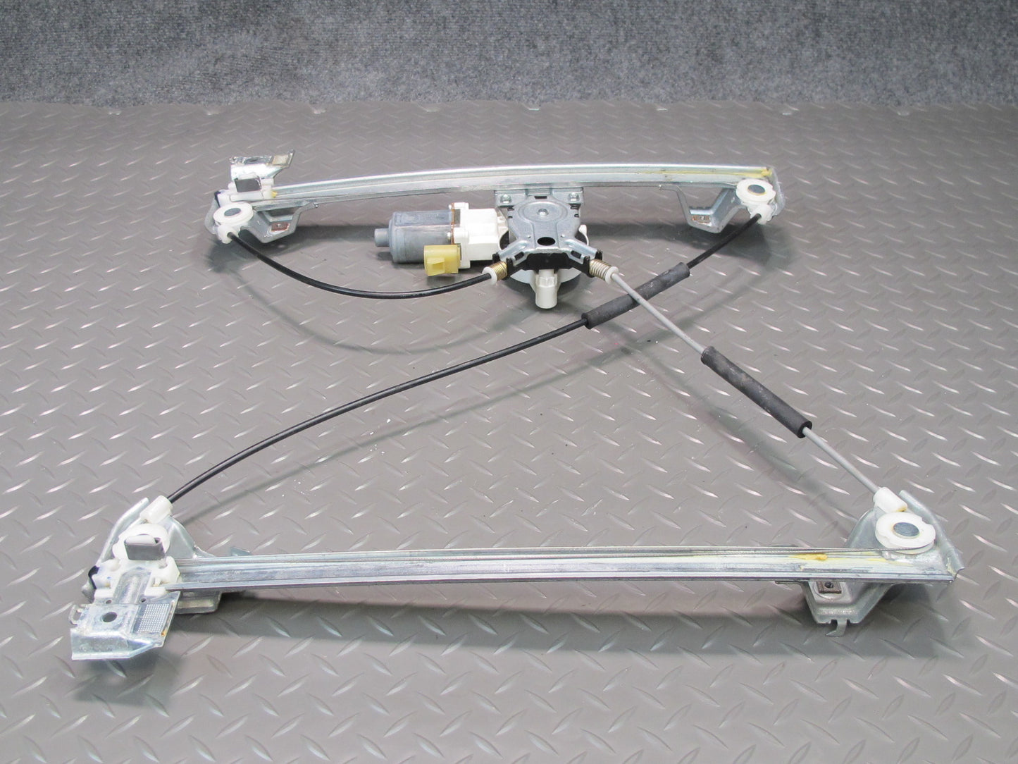 2003-2009 Hummer H2 Front Left Door Window Regulator w Motor