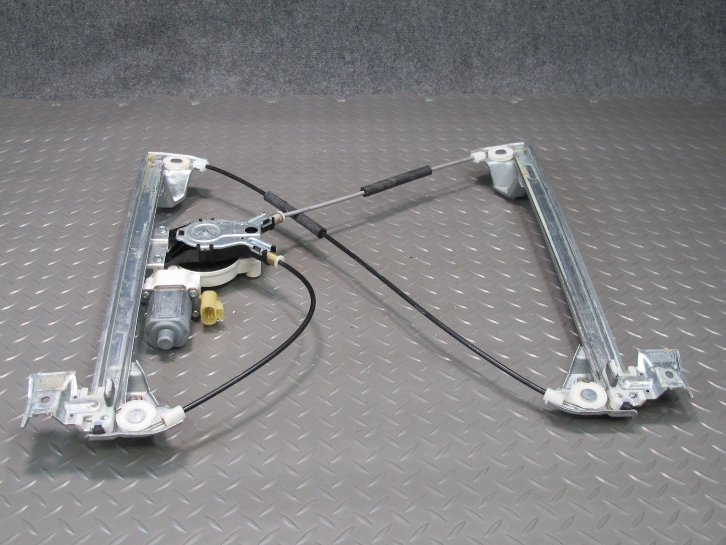 2003-2009 Hummer H2 Front Left Door Window Regulator w Motor