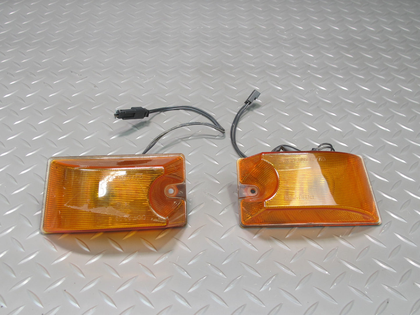 2003-2009 Hummer H2 Front Roof Clearance Marker Light Lamp Set of 2