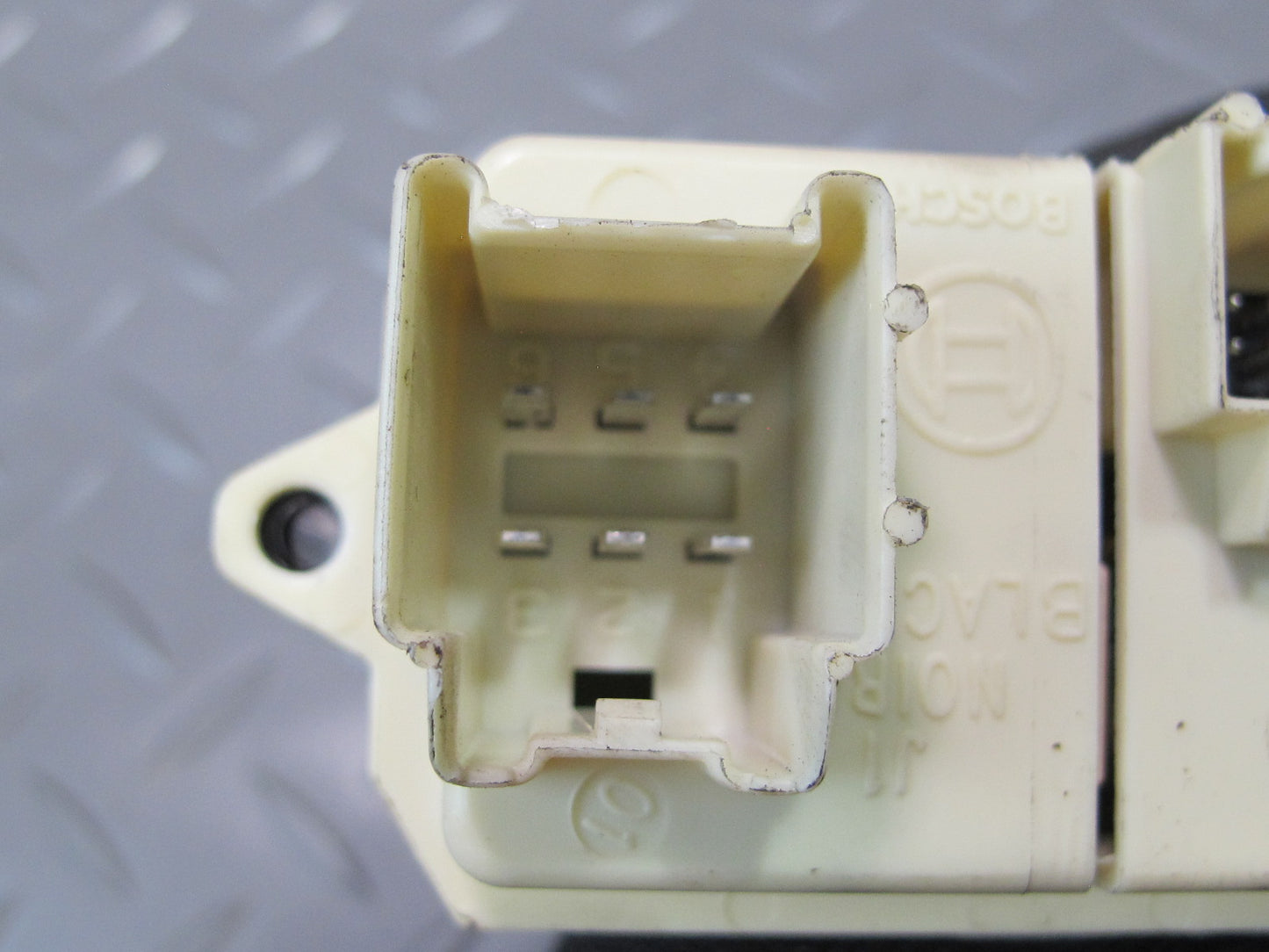 2008-2009 Hummer H2 Front Right Door Window Switch 10377669