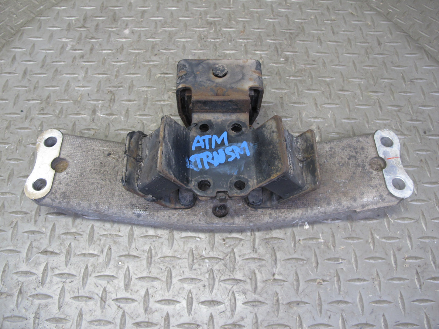 96-00 Toyota MARK2 JZX100 1JZGE A340E A/T Transmission Mount Support OEM