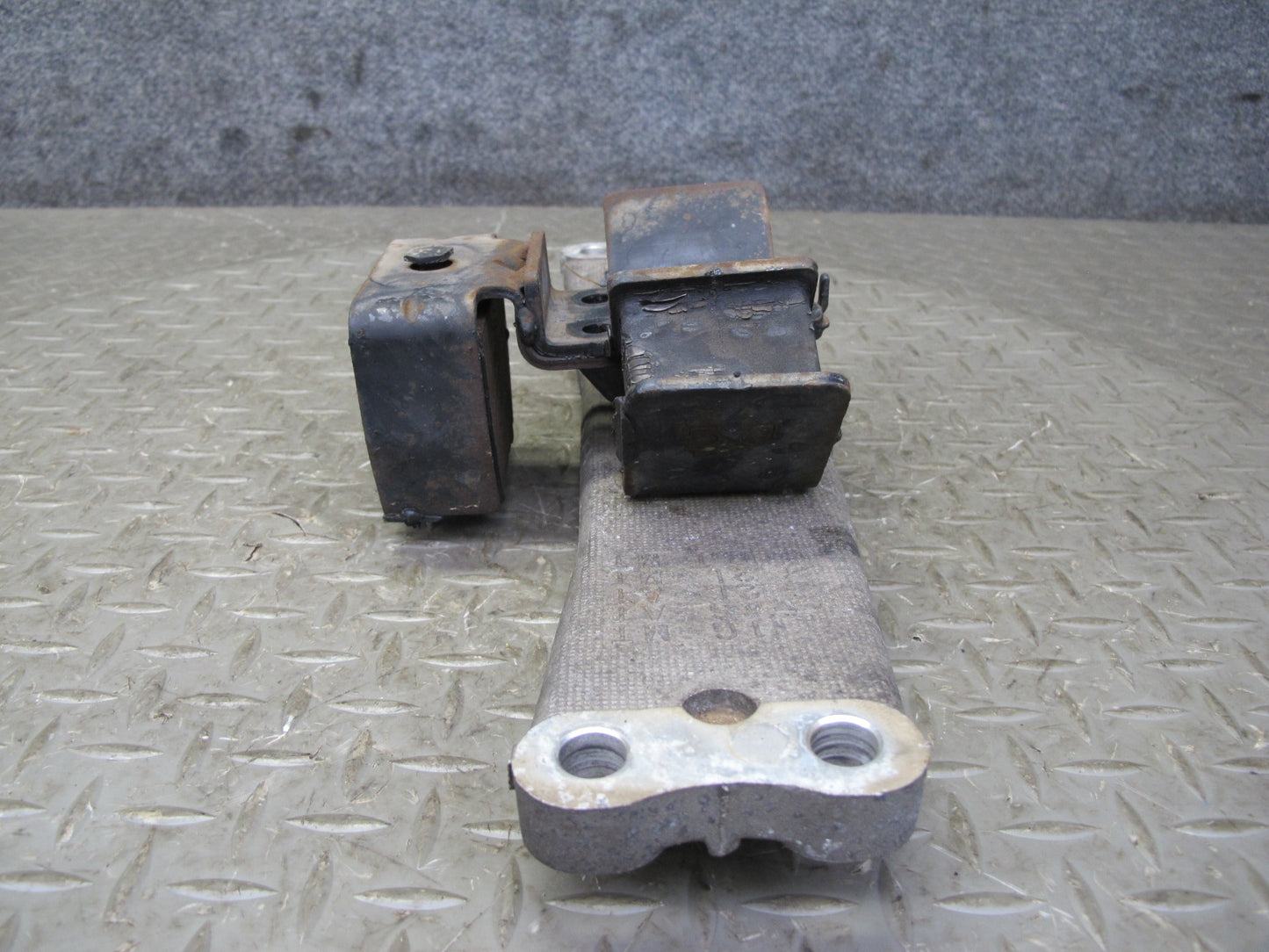 96-00 Toyota MARK2 JZX100 1JZGE A340E A/T Transmission Mount Support OEM