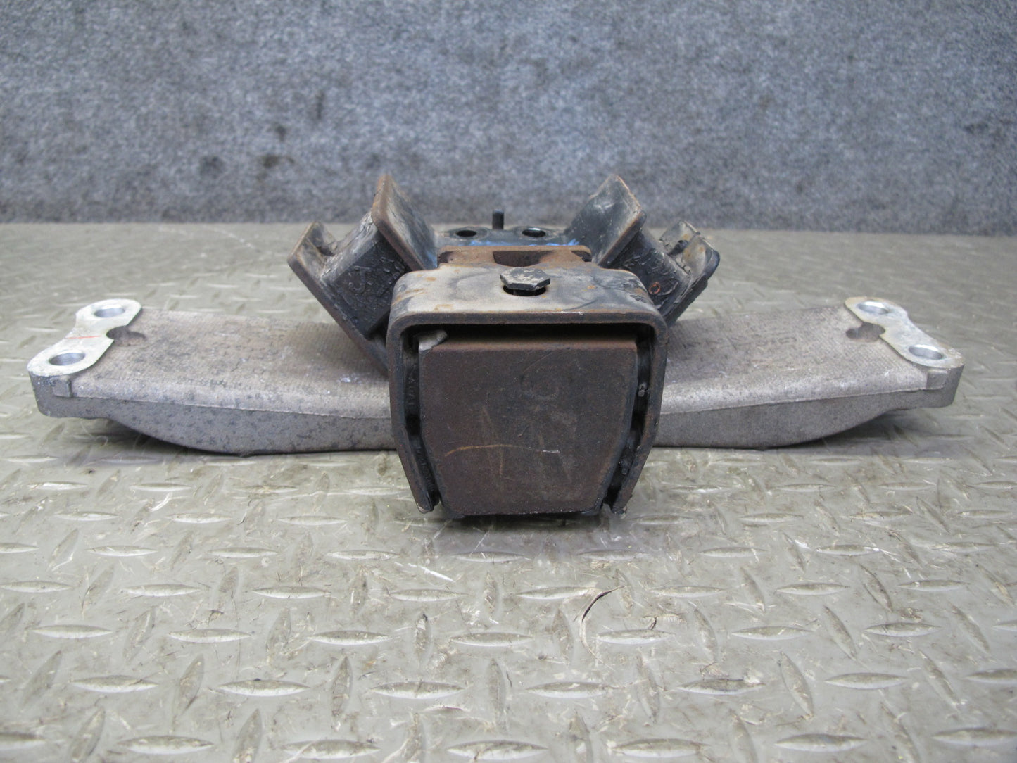 96-00 Toyota MARK2 JZX100 1JZGE A340E A/T Transmission Mount Support OEM