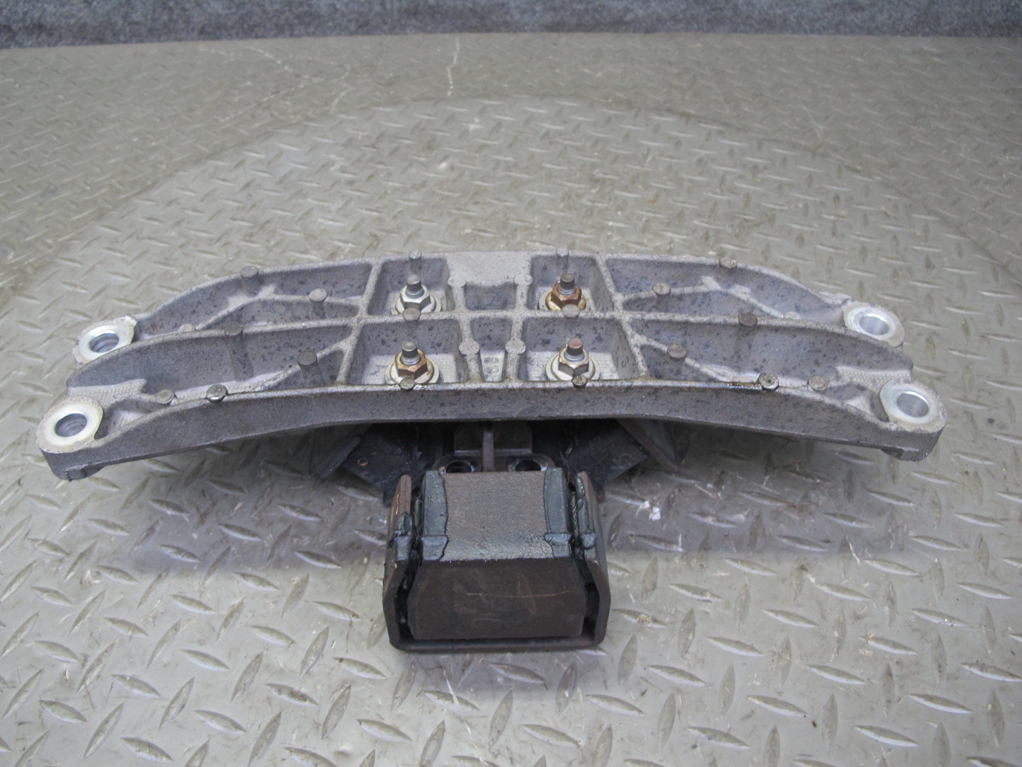 96-00 Toyota MARK2 JZX100 1JZGE A340E A/T Transmission Mount Support OEM