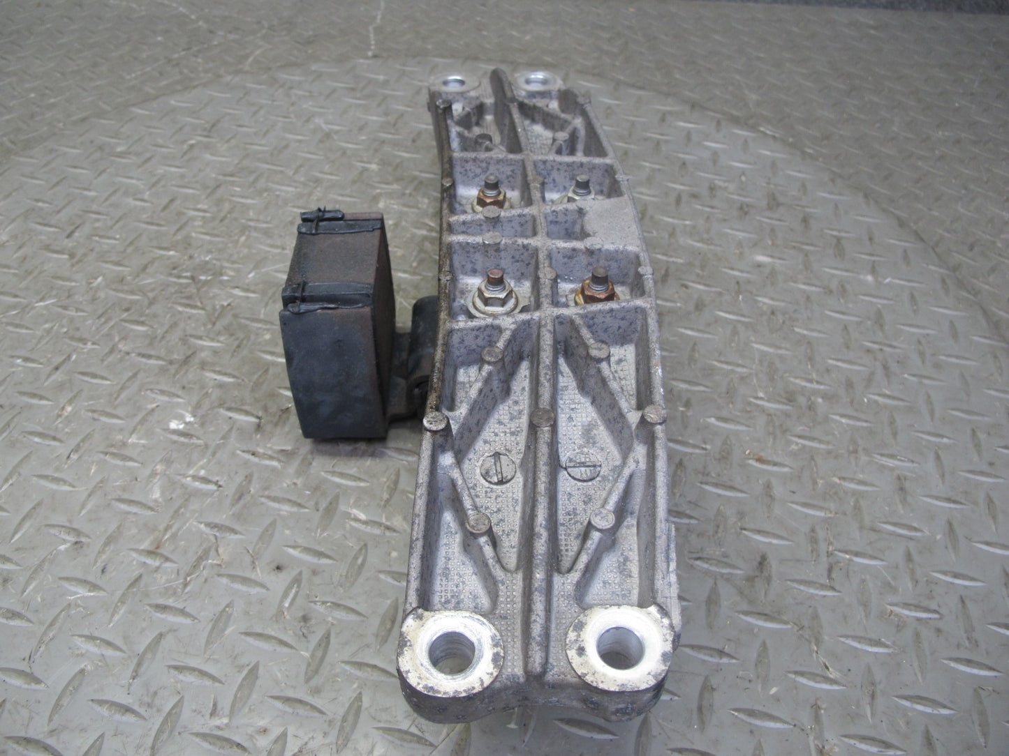 96-00 Toyota MARK2 JZX100 1JZGE A340E A/T Transmission Mount Support OEM