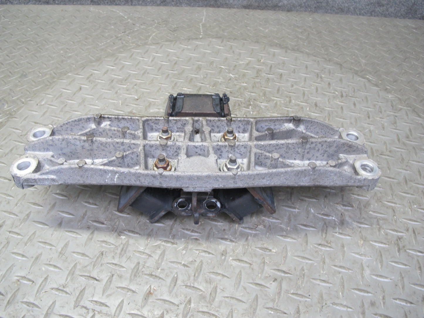 96-00 Toyota MARK2 JZX100 1JZGE A340E A/T Transmission Mount Support OEM