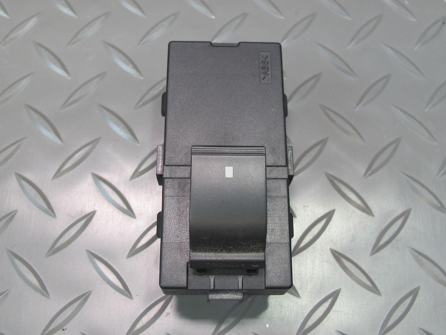 2008-2009 Hummer H2 Rear Leftdoor Window Switch 25841085