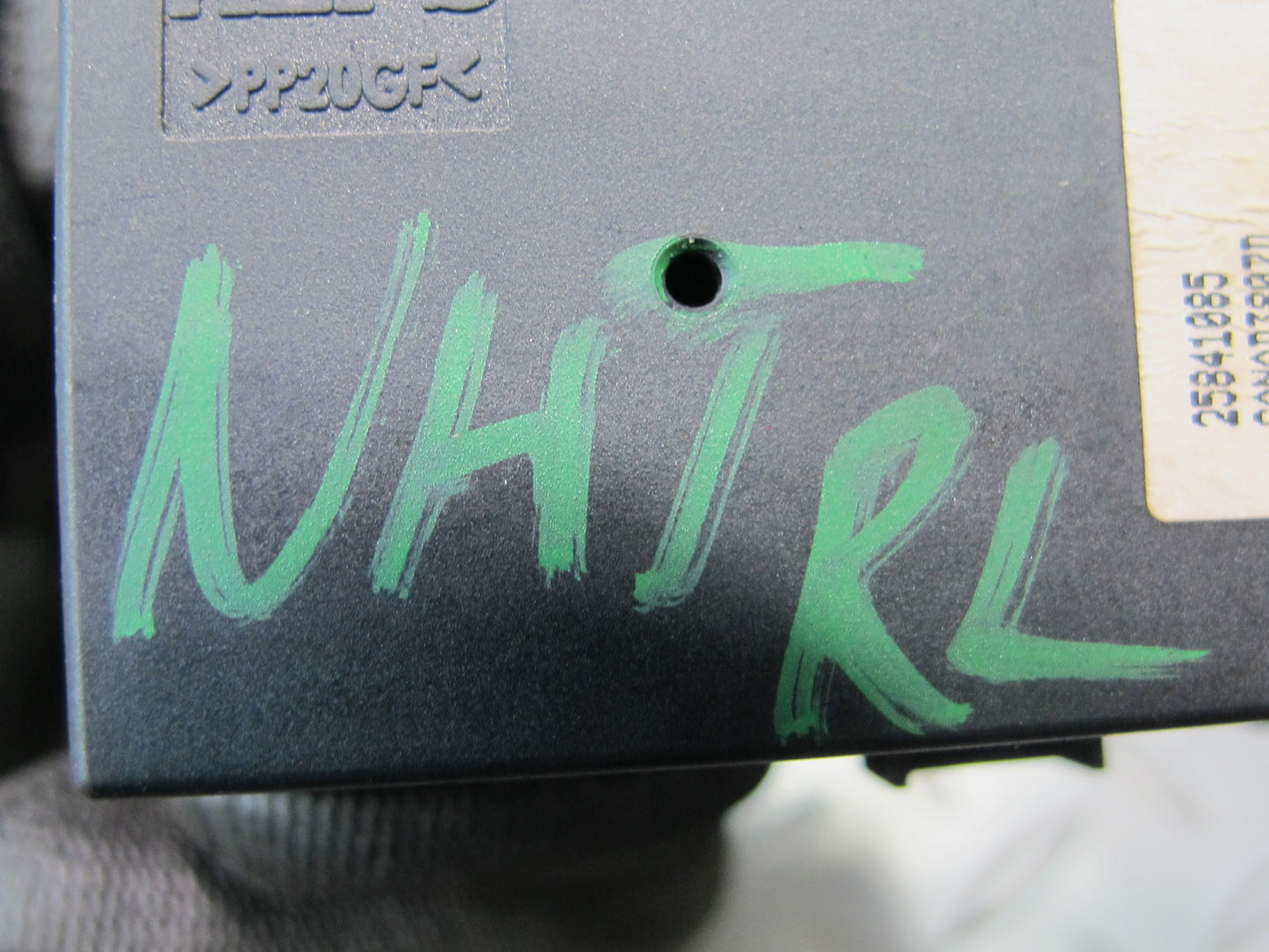 2008-2009 Hummer H2 Rear Leftdoor Window Switch 25841085