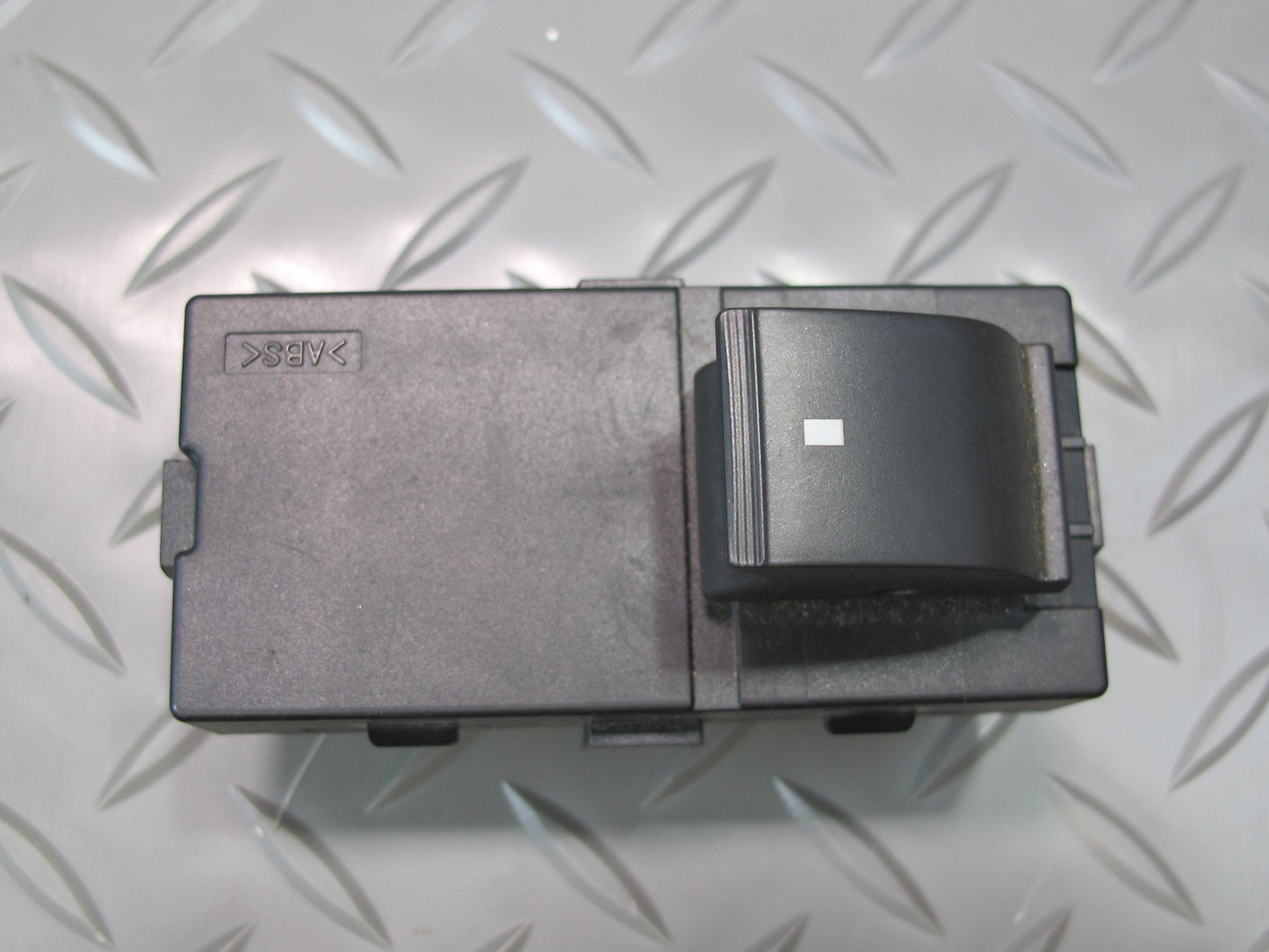 2008-2009 Hummer H2 Rear Leftdoor Window Switch 25841085