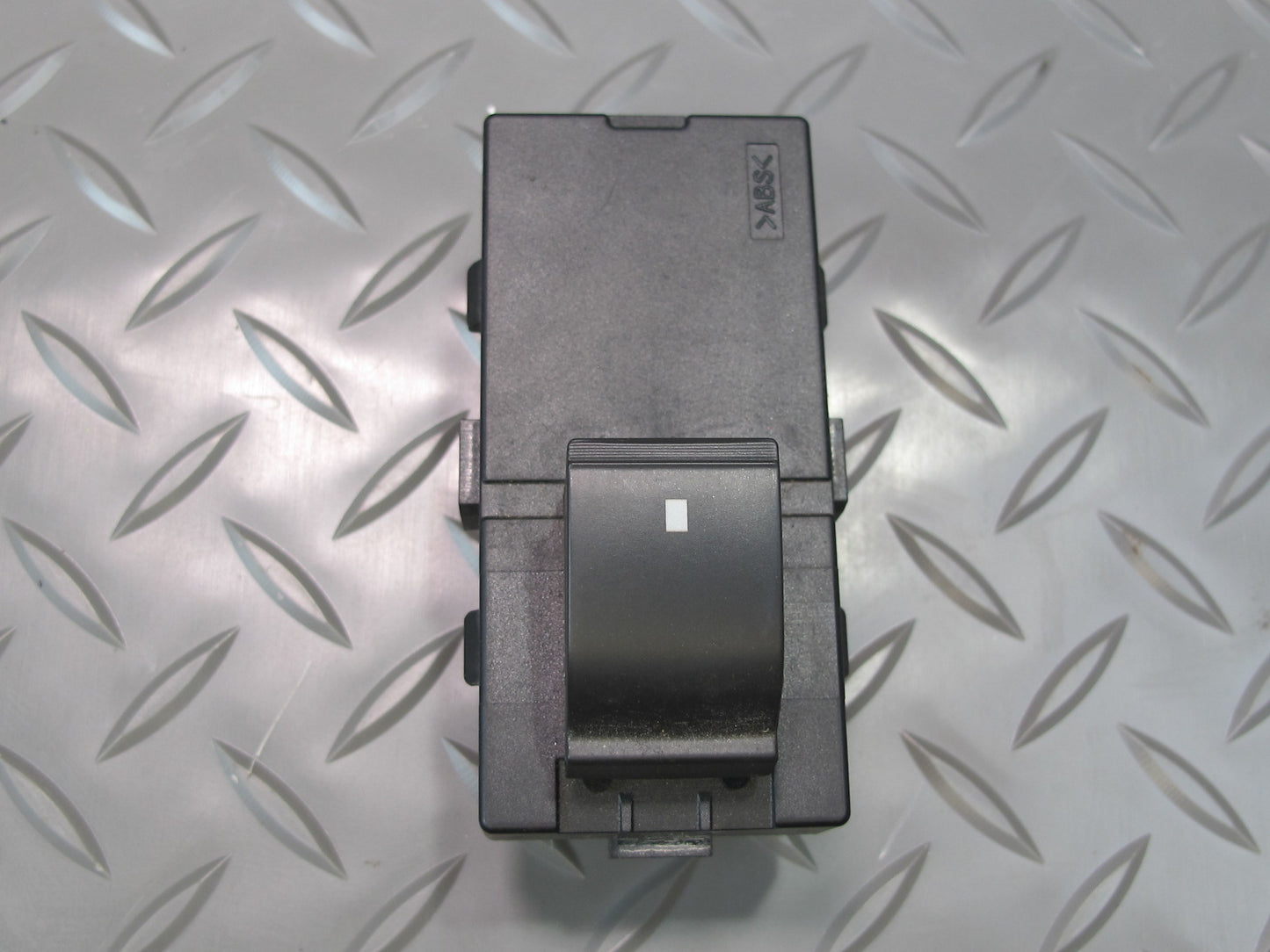 2008-2009 Hummer H2 Rear Leftdoor Window Switch 25841085