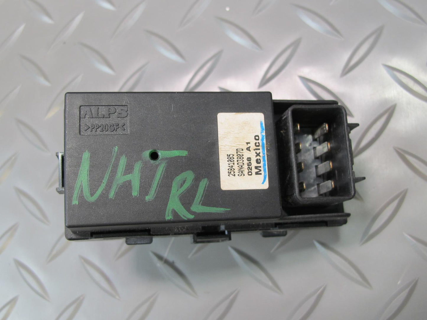 2008-2009 Hummer H2 Rear Leftdoor Window Switch 25841085