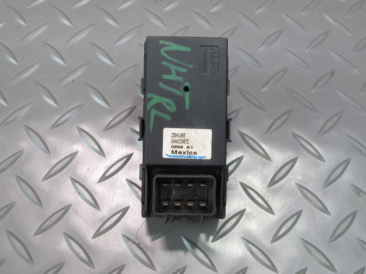 2008-2009 Hummer H2 Rear Leftdoor Window Switch 25841085