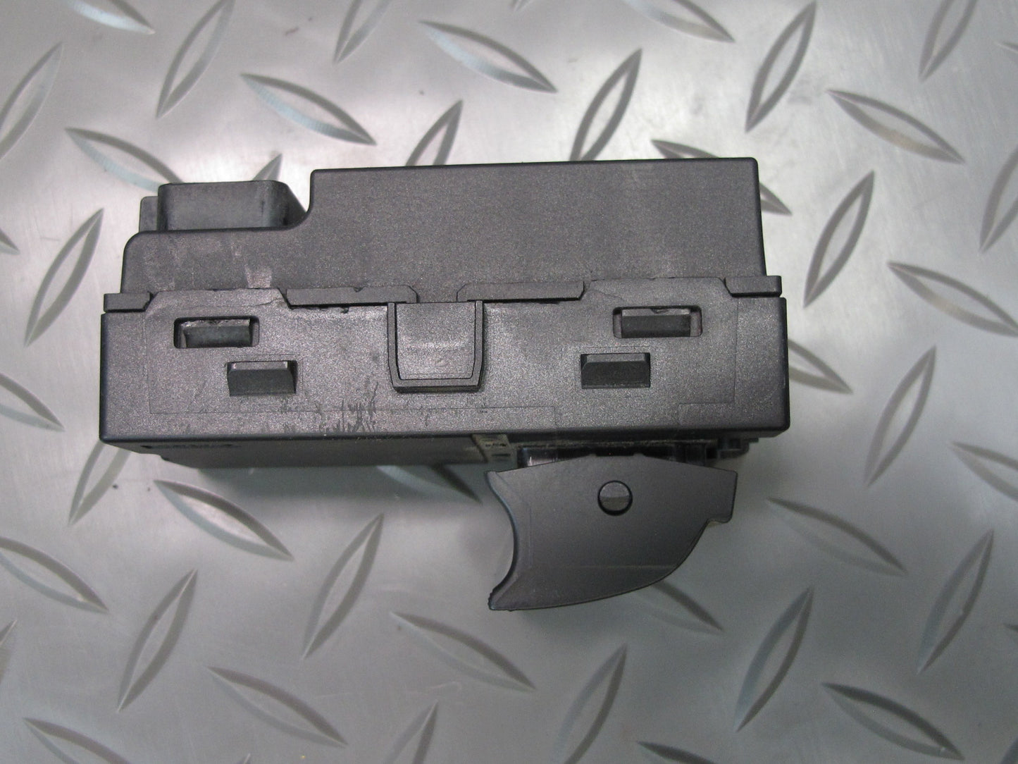 2008-2009 Hummer H2 Rear Leftdoor Window Switch 25841085