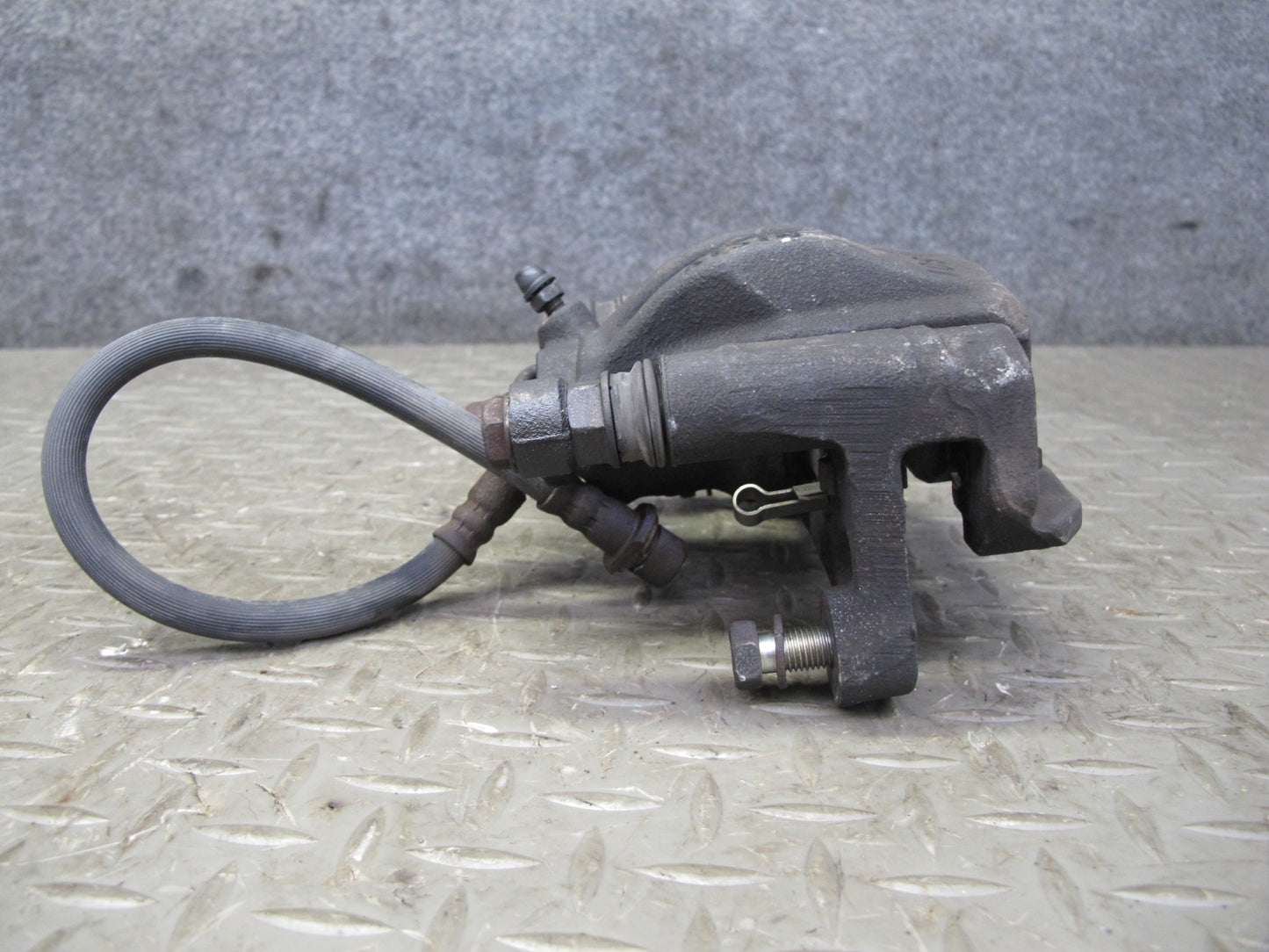 96-00 Toyota MARK2 JZX100 Tourer S Set of 2 Rear Left & Right Brake Caliper OEM