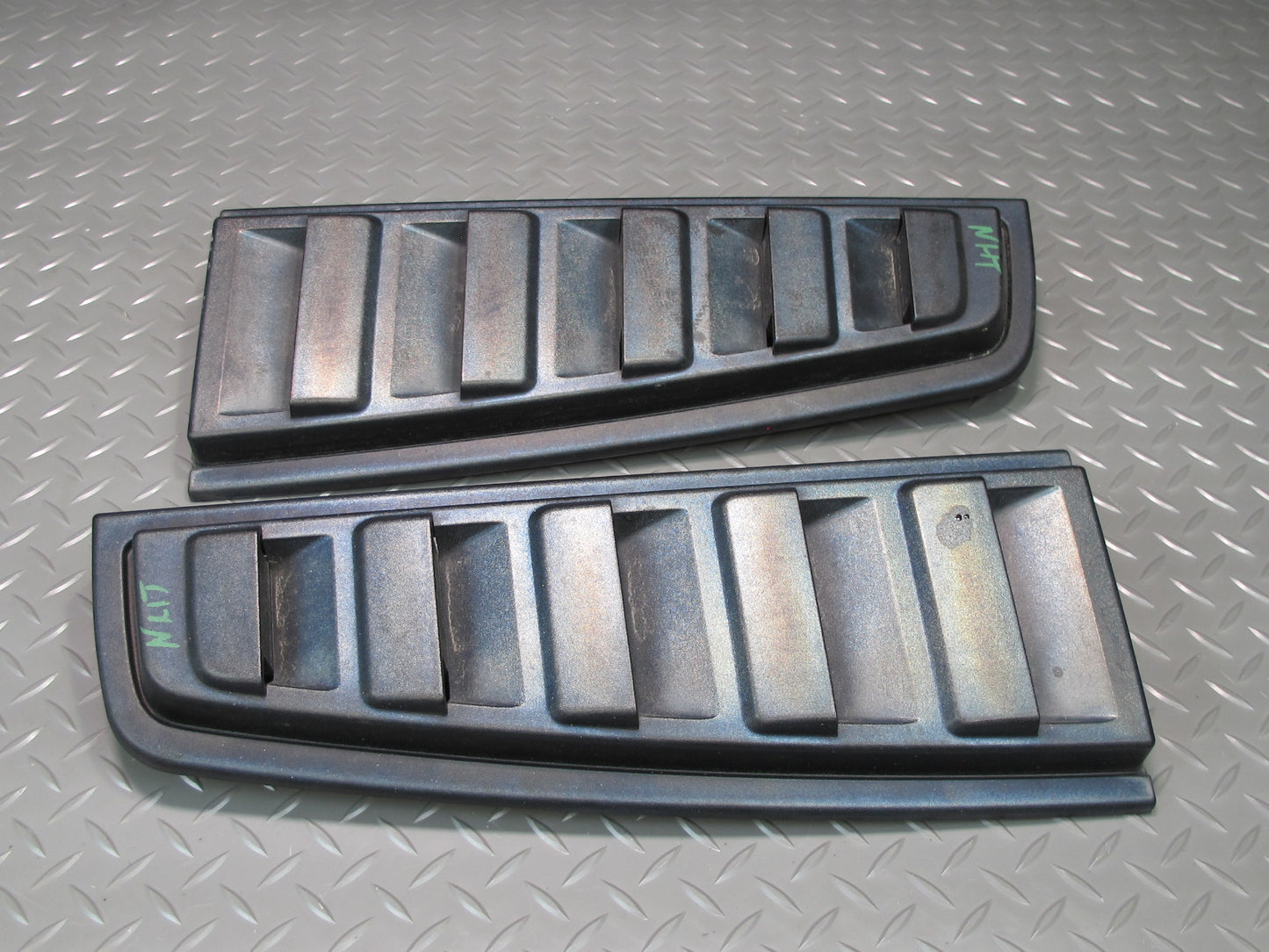 03-09 Hummer H2 Rear Left & Right Tail Light Upper Vent Grille Trim Applique Set