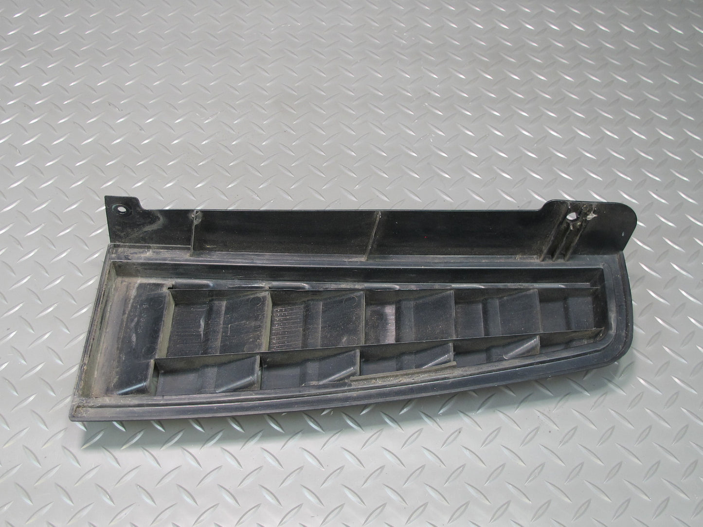 03-09 Hummer H2 Rear Left & Right Tail Light Upper Vent Grille Trim Applique Set