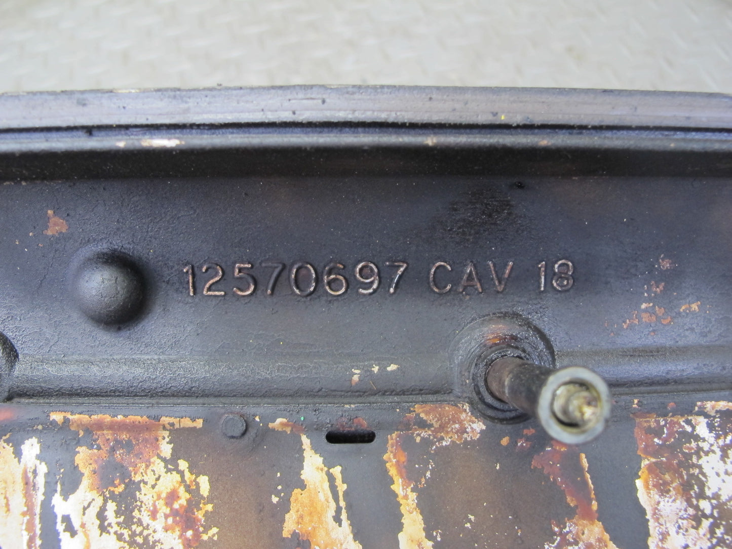 2003-2007 Hummer H2 6.0L Engine Right & Left Side Cylinder Head Valve 1COVER Set