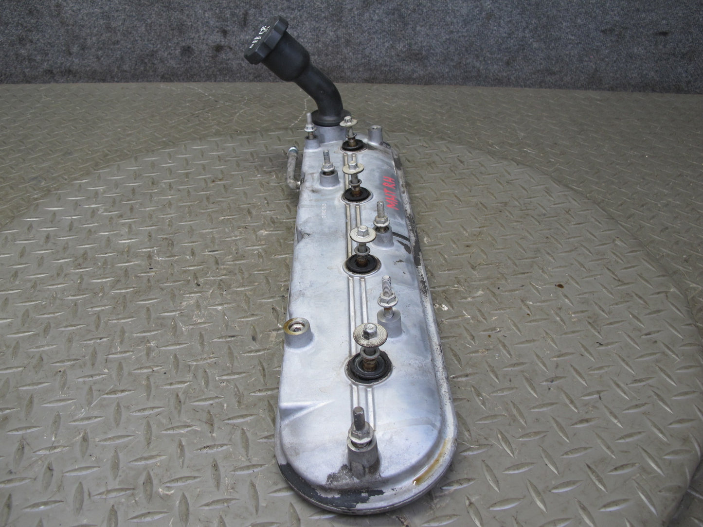 2003-2007 Hummer H2 6.0L Engine Right & Left Side Cylinder Head Valve 1COVER Set