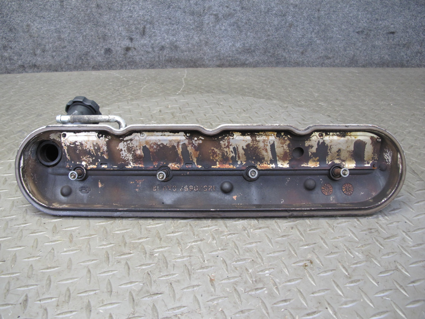 2003-2007 Hummer H2 6.0L Engine Right & Left Side Cylinder Head Valve 1COVER Set