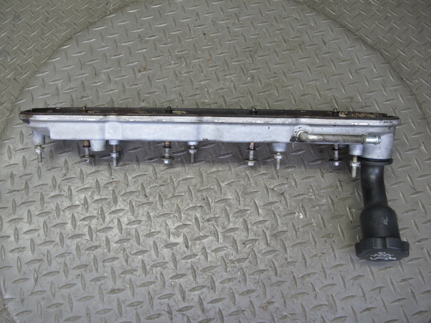 2003-2007 Hummer H2 6.0L Engine Right & Left Side Cylinder Head Valve 1COVER Set