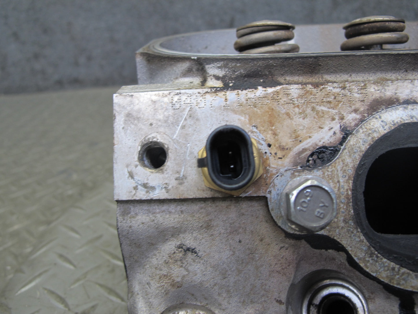 2003-2007 Hummer H2 6.0L LQ4 V8 Engine Motor Left Side Cylinder Head