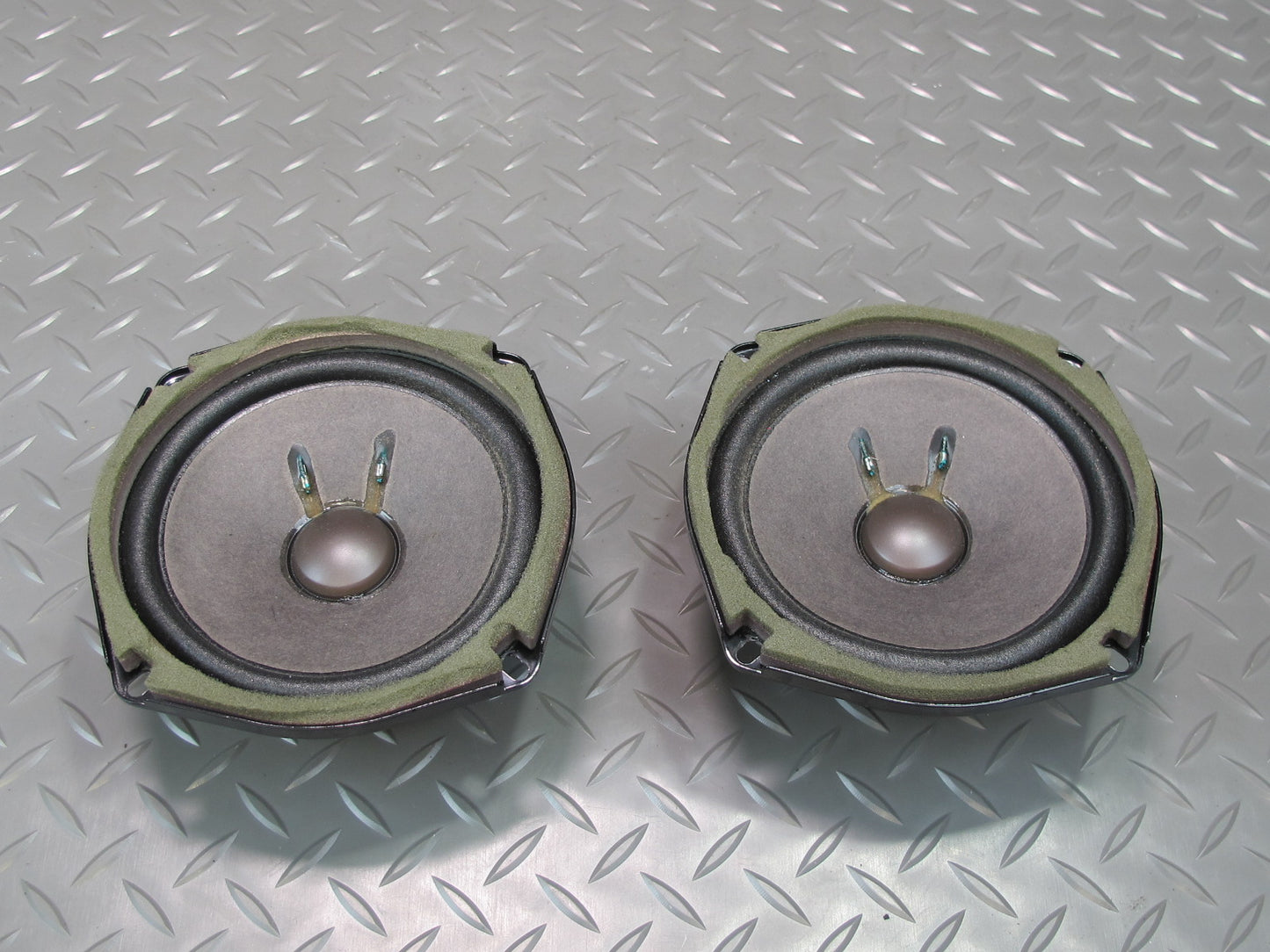 2008-2009 Hummer H2 Front or Rear Left & Right Door Audio Speaker Set of 2