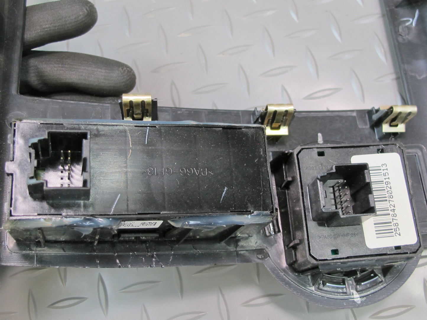 2008-2009 Hummer H2 Dash Center Air Vent Panel Radio Trim w Switches