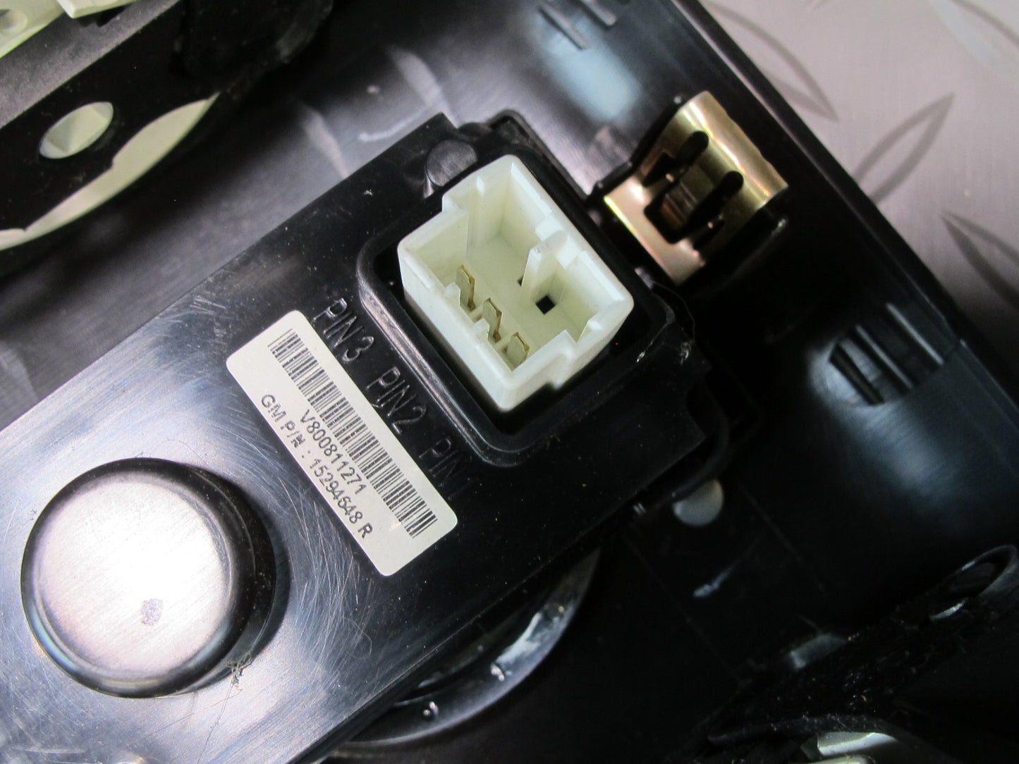 2008-2009 Hummer H2 Dash Center Air Vent Panel Radio Trim w Switches