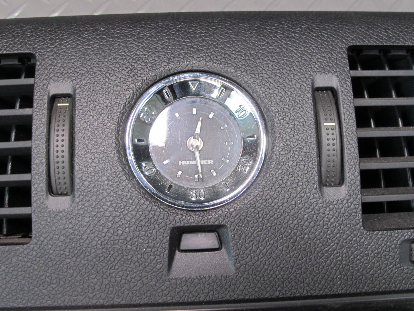 2008-2009 Hummer H2 Dash Center Air Vent Panel Radio Trim w Switches