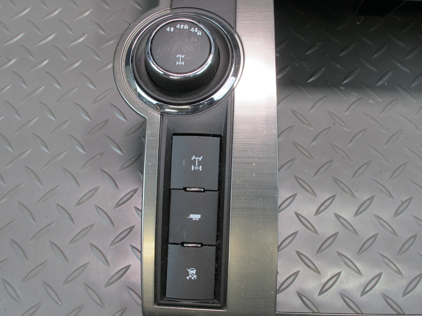 2008-2009 Hummer H2 Dash Center Air Vent Panel Radio Trim w Switches