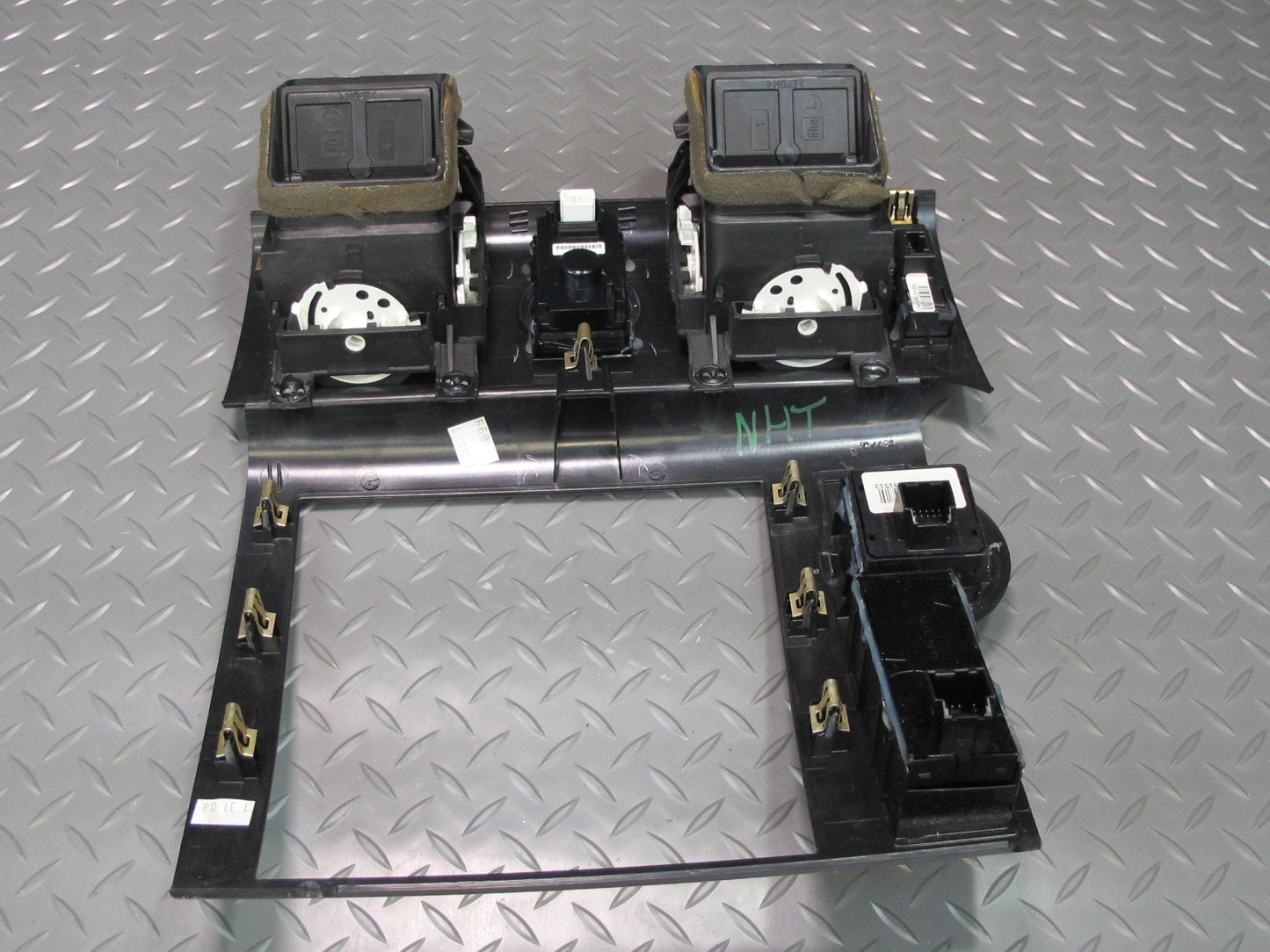 2008-2009 Hummer H2 Dash Center Air Vent Panel Radio Trim w Switches