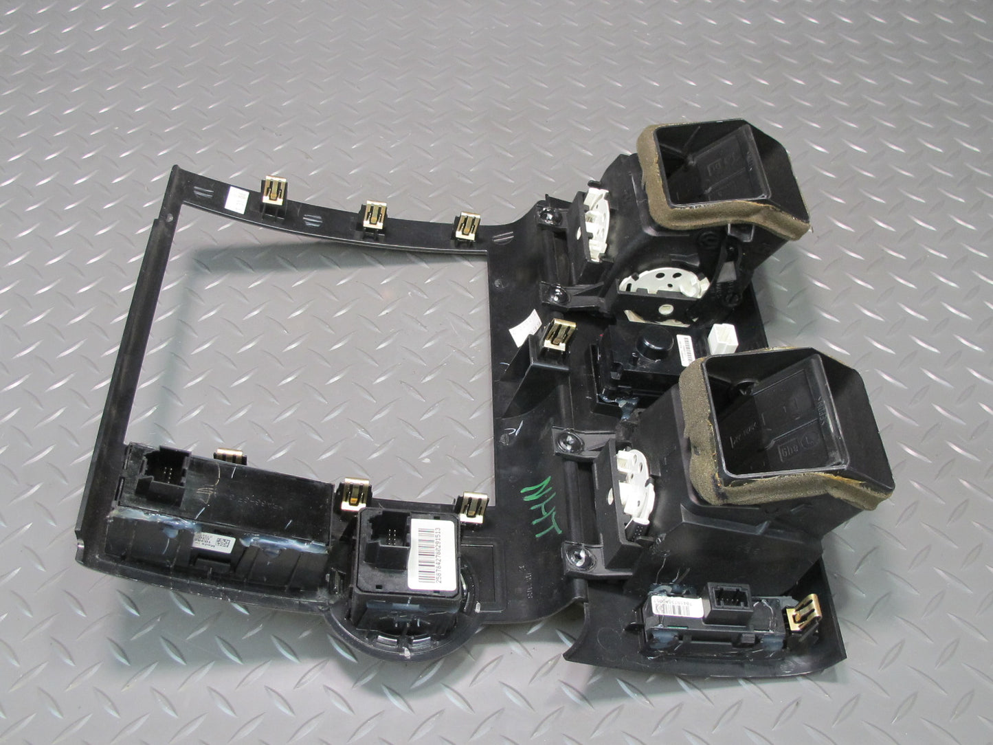 2008-2009 Hummer H2 Dash Center Air Vent Panel Radio Trim w Switches