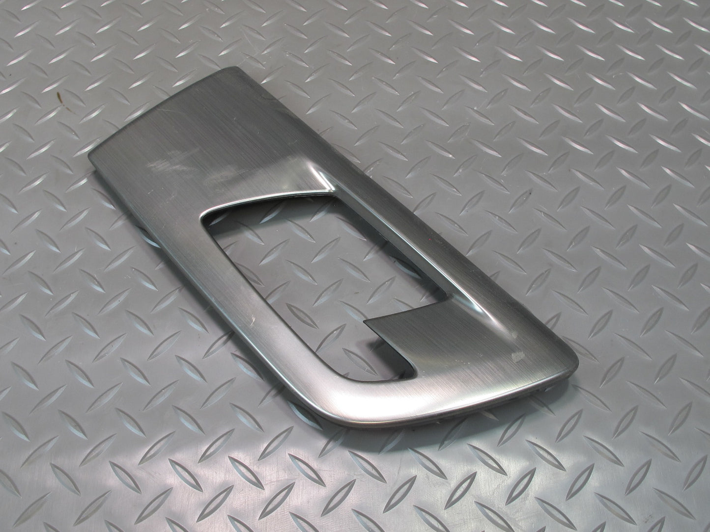 2008-2009 Hummer H2 Rear Right Door Interior Handle Trim Bezel Cover Panel