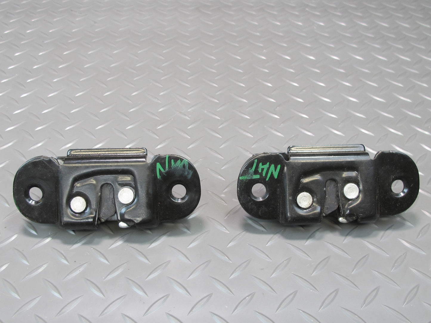 2003-2009 Hummer H2 Rear Trunk Lid Tailgate Liftgate Trunk Lock Latch Set