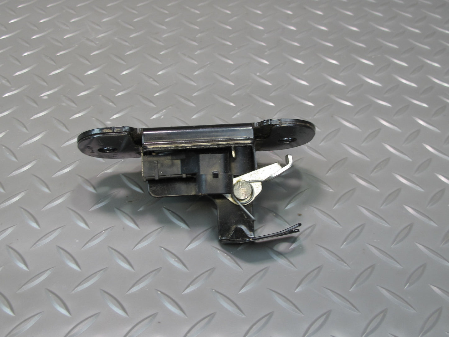 2003-2009 Hummer H2 Rear Trunk Lid Tailgate Liftgate Trunk Lock Latch Set