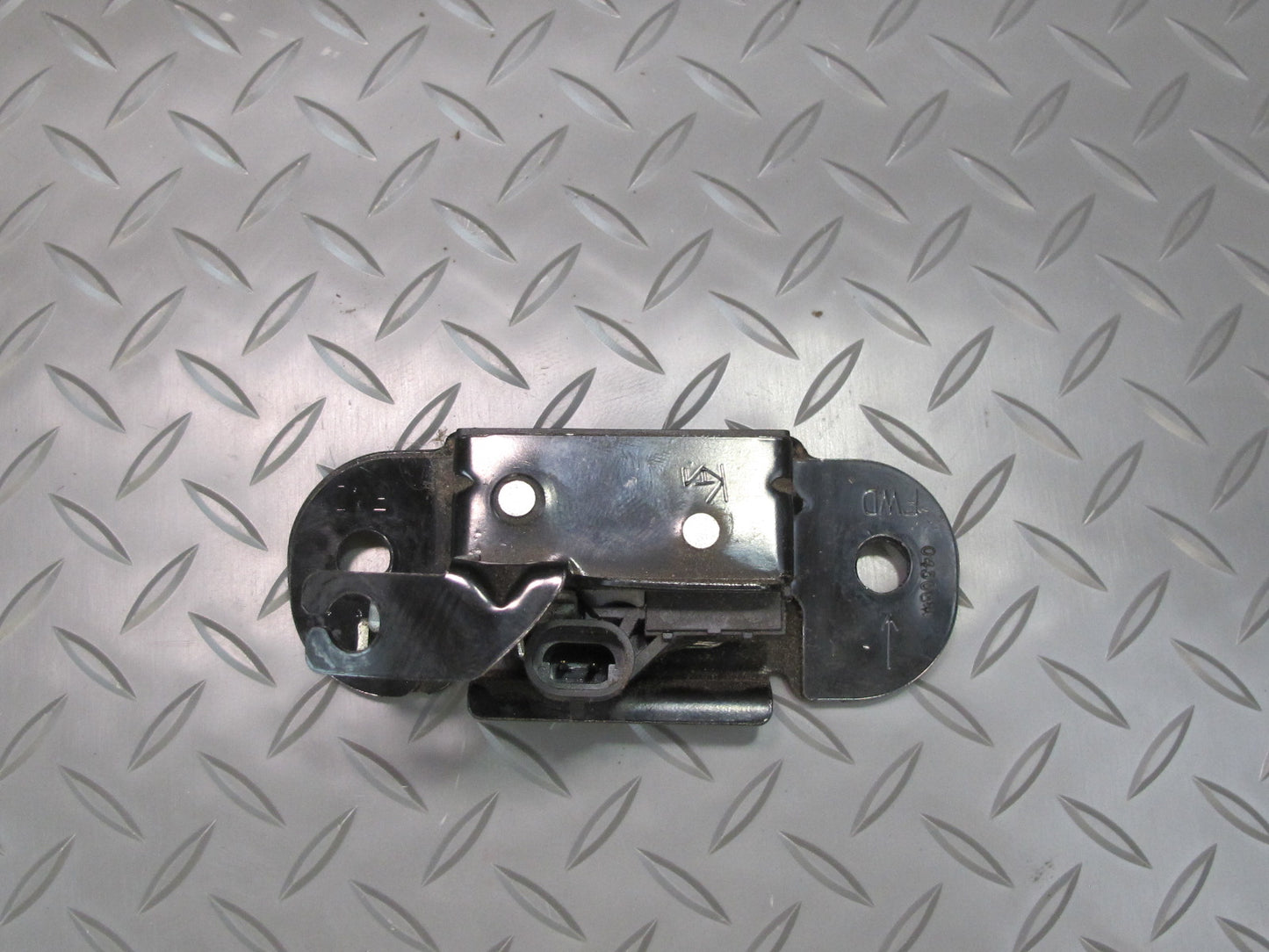 2003-2009 Hummer H2 Rear Trunk Lid Tailgate Liftgate Trunk Lock Latch Set