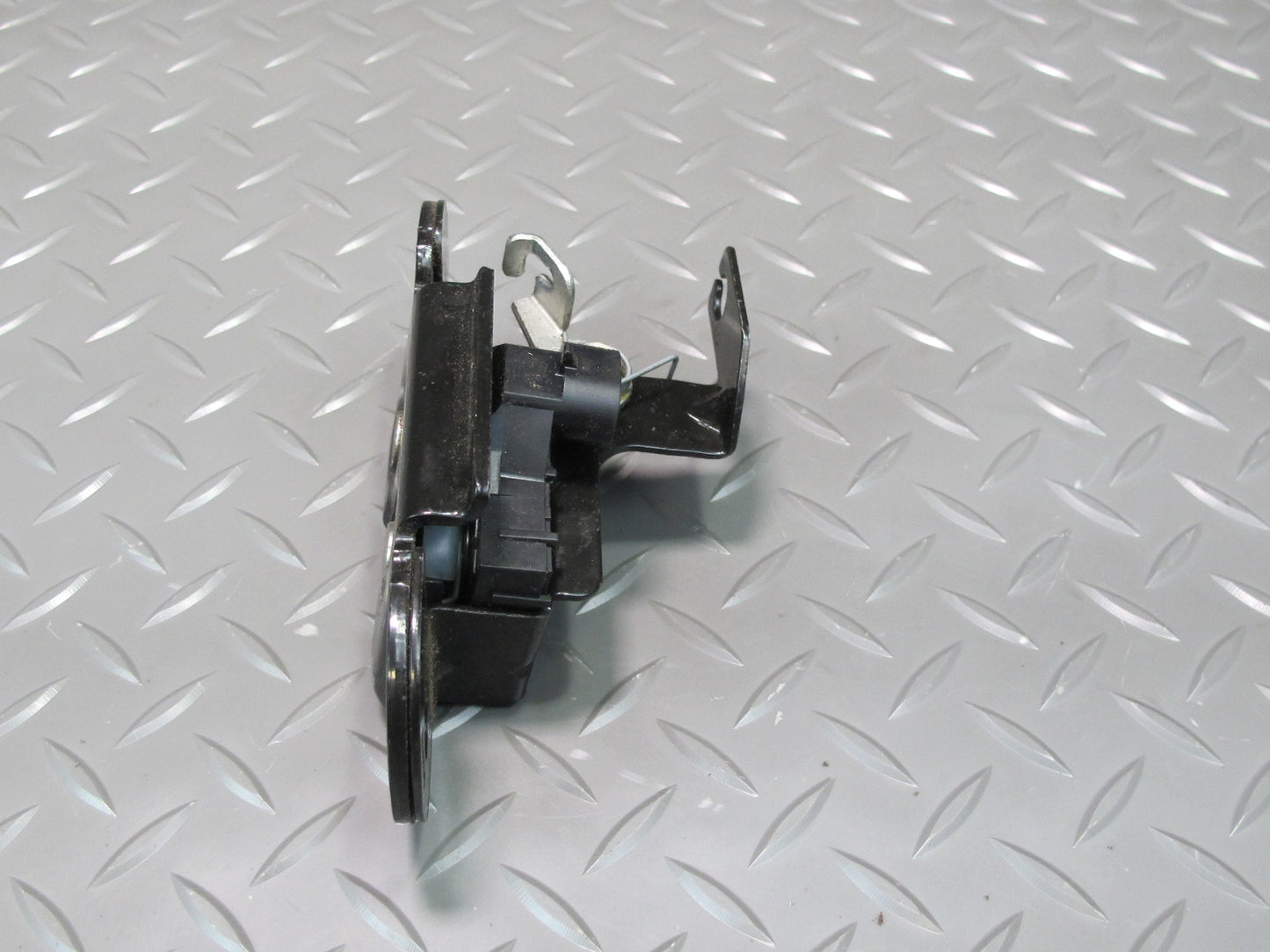 2003-2009 Hummer H2 Rear Trunk Lid Tailgate Liftgate Trunk Lock Latch Set