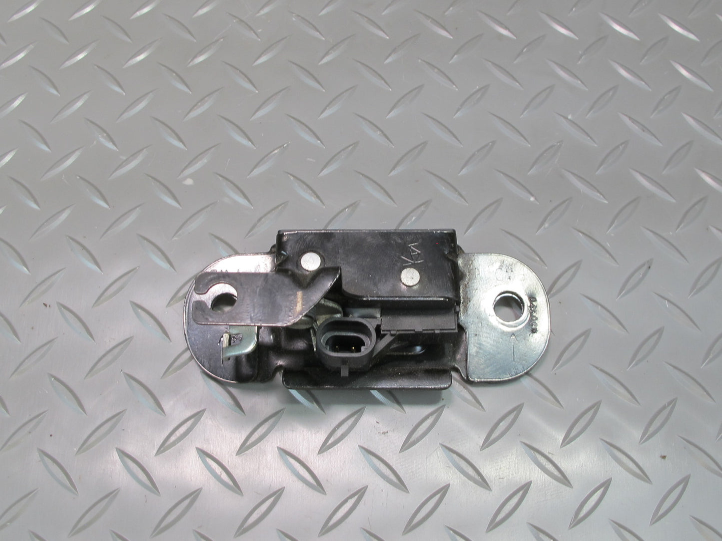 2003-2009 Hummer H2 Rear Trunk Lid Tailgate Liftgate Trunk Lock Latch Set