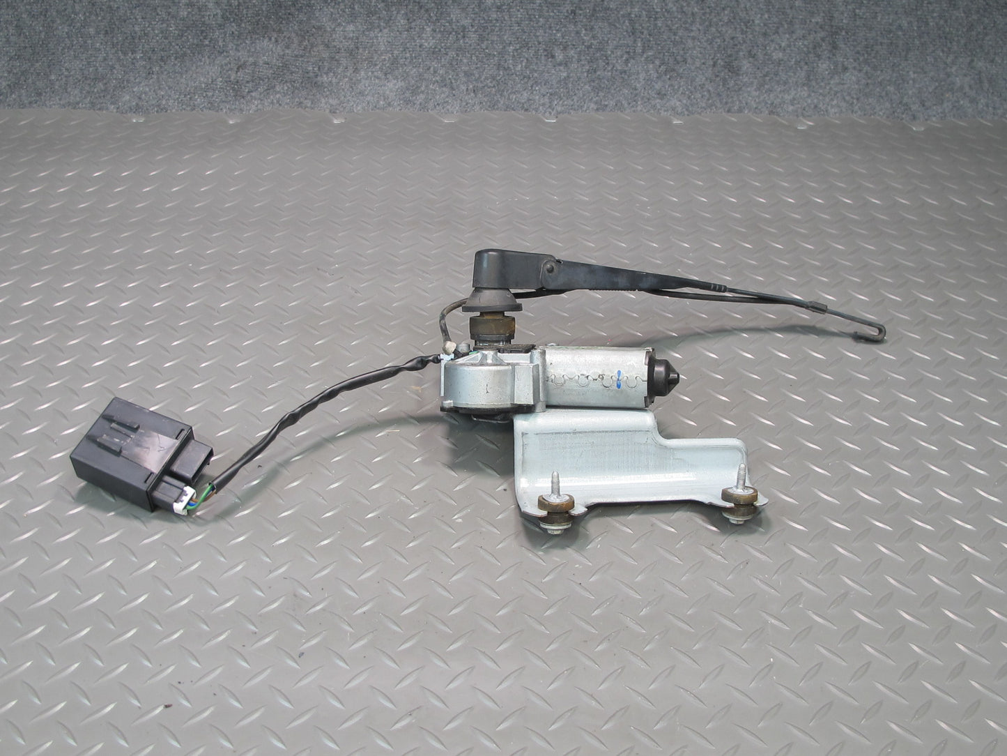 2008-2009 Hummer H2 Rear Tailgate Liftgate Wiper Motor w Arm 15248351