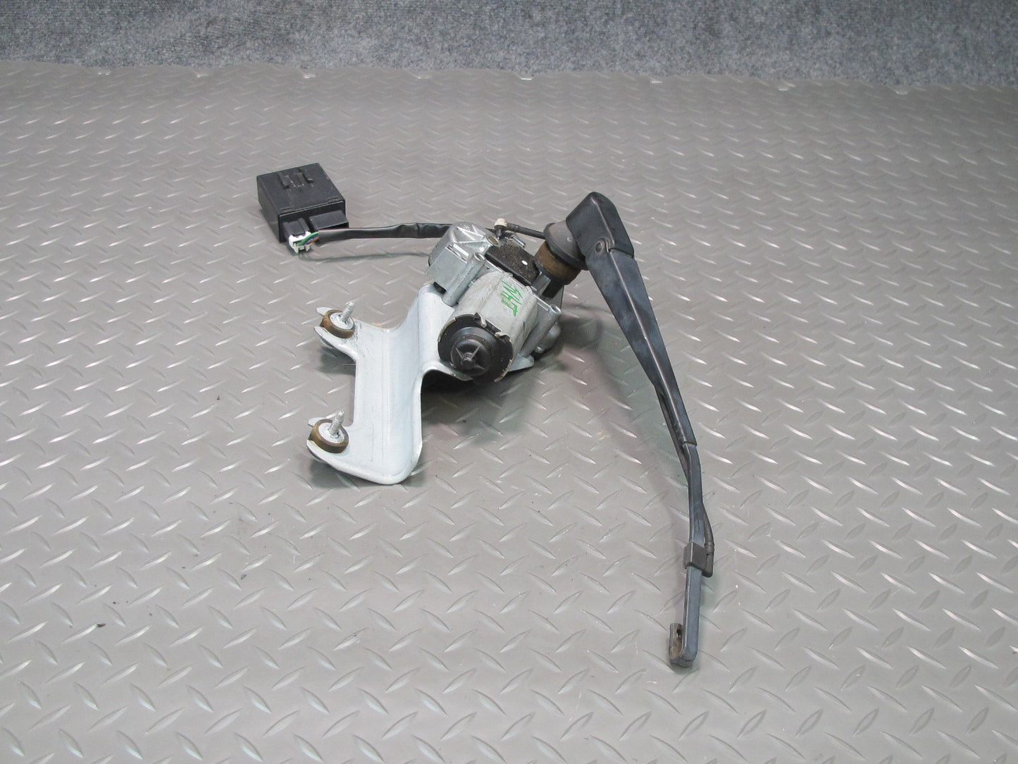 2008-2009 Hummer H2 Rear Tailgate Liftgate Wiper Motor w Arm 15248351