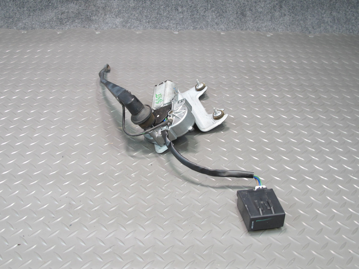 2008-2009 Hummer H2 Rear Tailgate Liftgate Wiper Motor w Arm 15248351