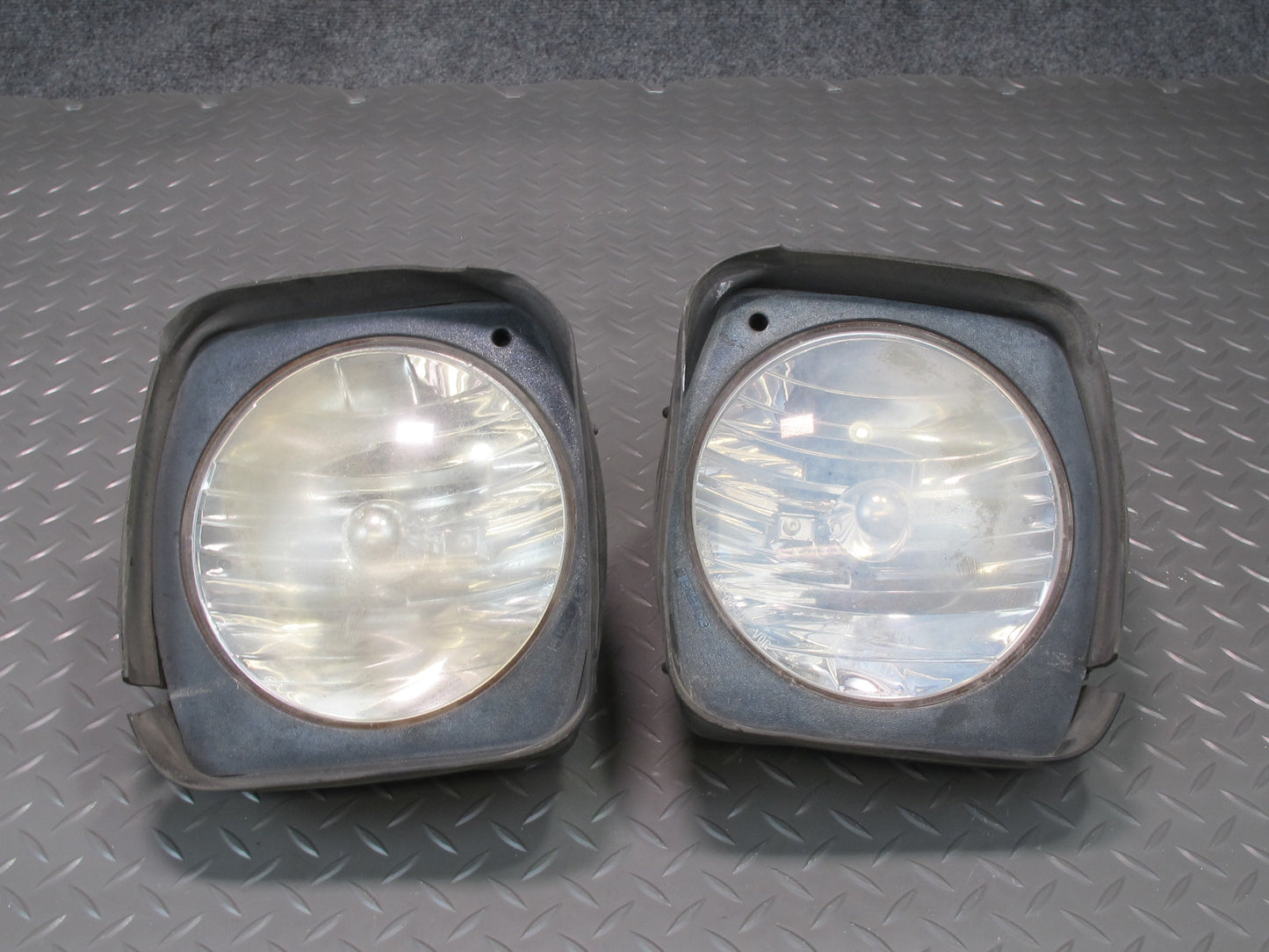 2003-2009 Hummer H2 Front Left & Right Headlight Lamp Set of 2