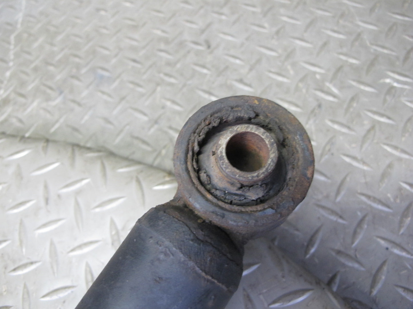 98-00 Lexus UCF20L LS400 Set of 2 Rear Left & Right Strut Shock Absorber OEM