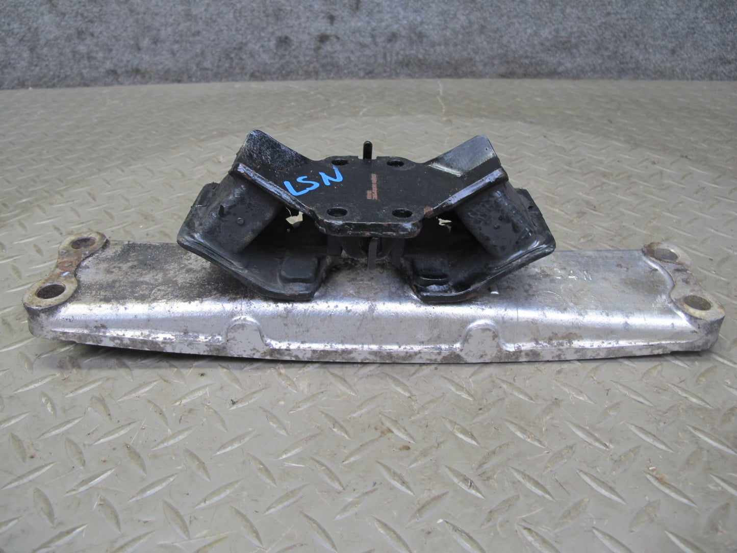 98-00 Lexus UCF20L LS400 A/T Transmission Crossmember w Mount Assembly OEM