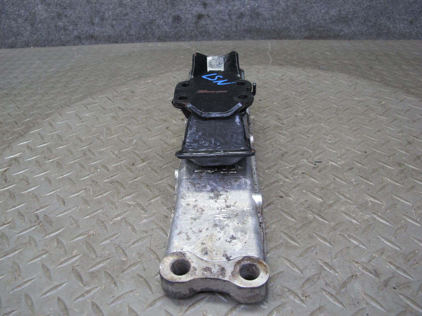 98-00 Lexus UCF20L LS400 A/T Transmission Crossmember w Mount Assembly OEM