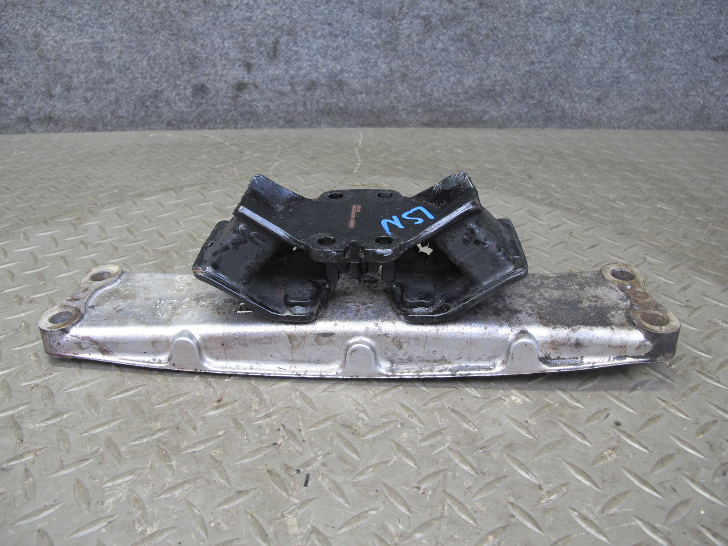 98-00 Lexus UCF20L LS400 A/T Transmission Crossmember w Mount Assembly OEM