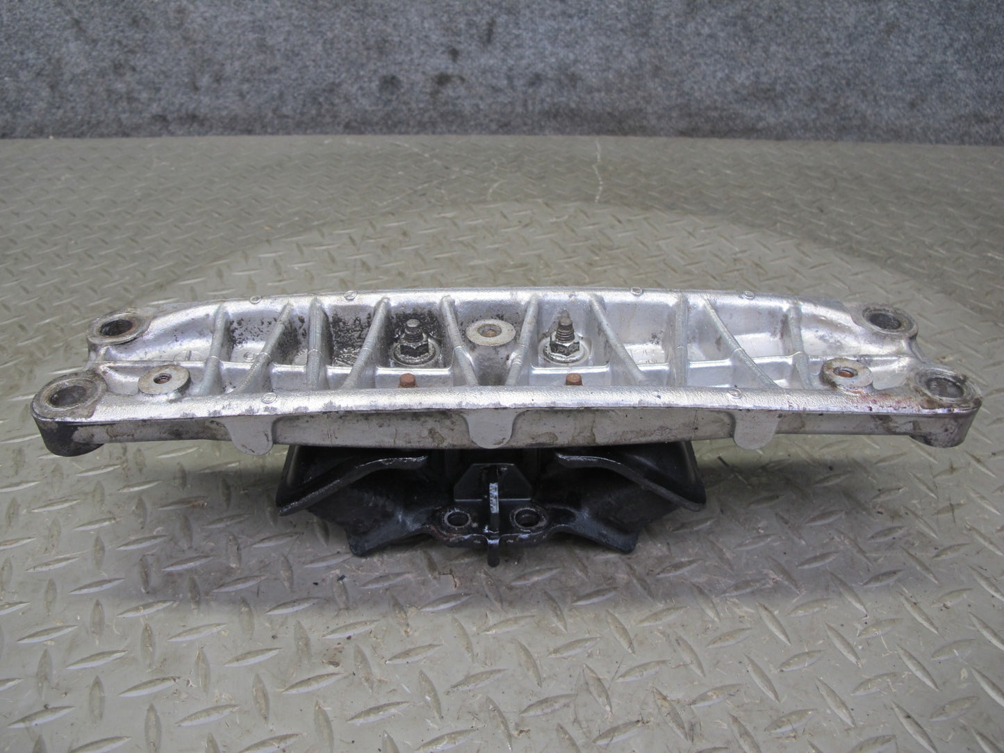 98-00 Lexus UCF20L LS400 A/T Transmission Crossmember w Mount Assembly OEM