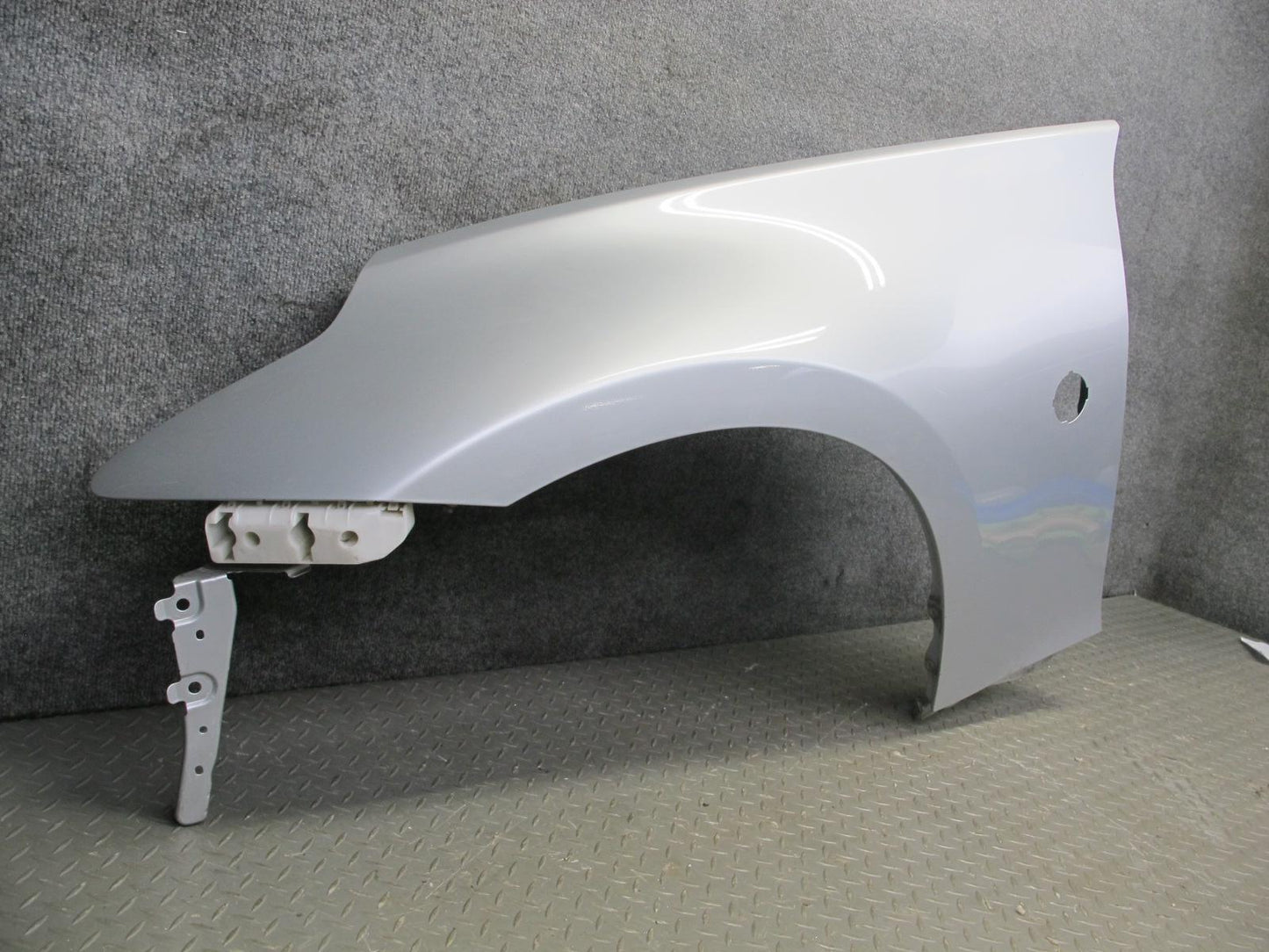 09-20 Nissan Z34 370Z Front Left Fender Shell Panel Cover Silver OEM