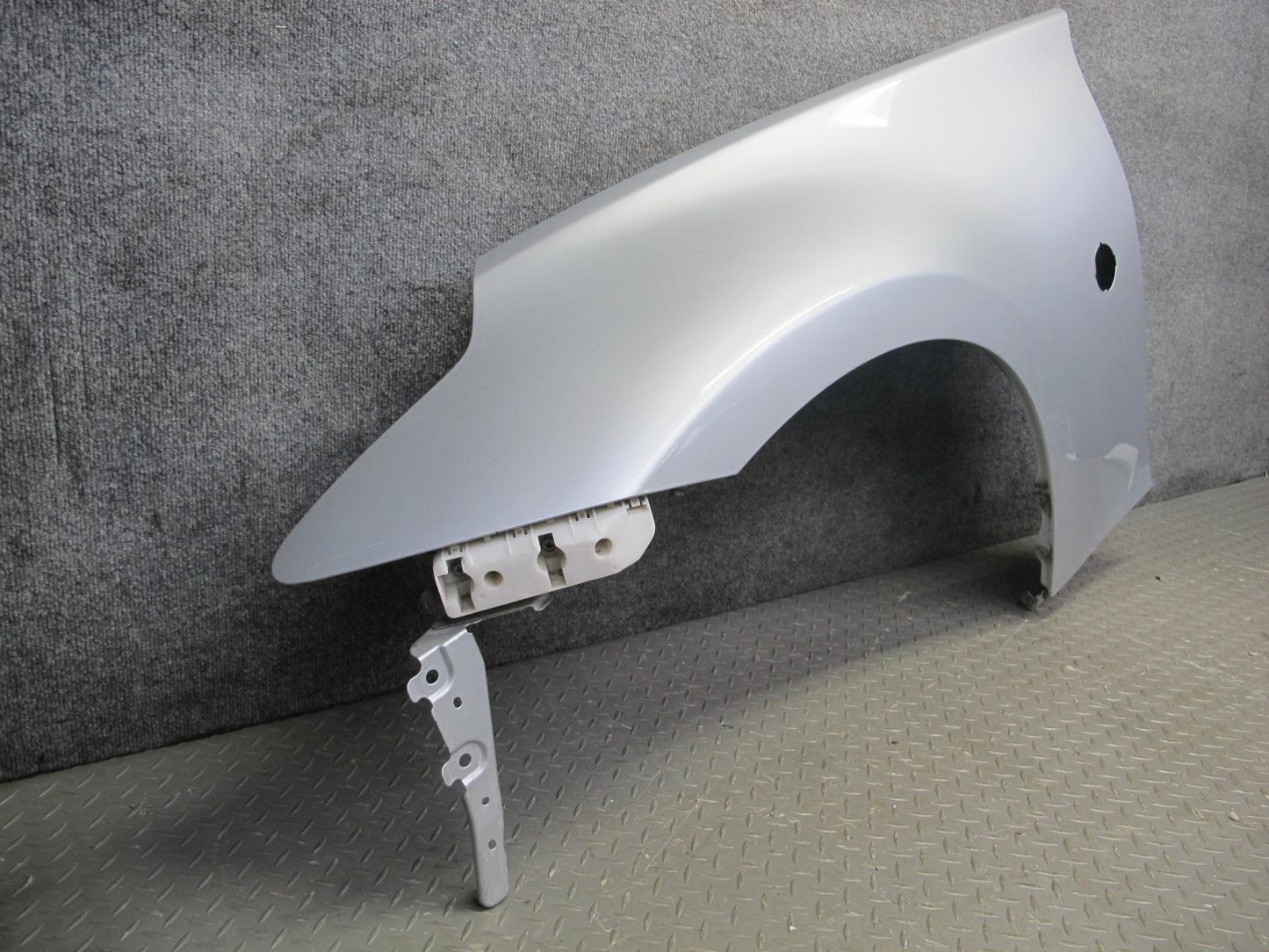 09-20 Nissan Z34 370Z Front Left Fender Shell Panel Cover Silver OEM