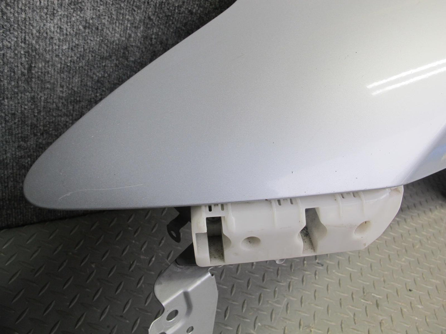 09-20 Nissan Z34 370Z Front Left Fender Shell Panel Cover Silver OEM